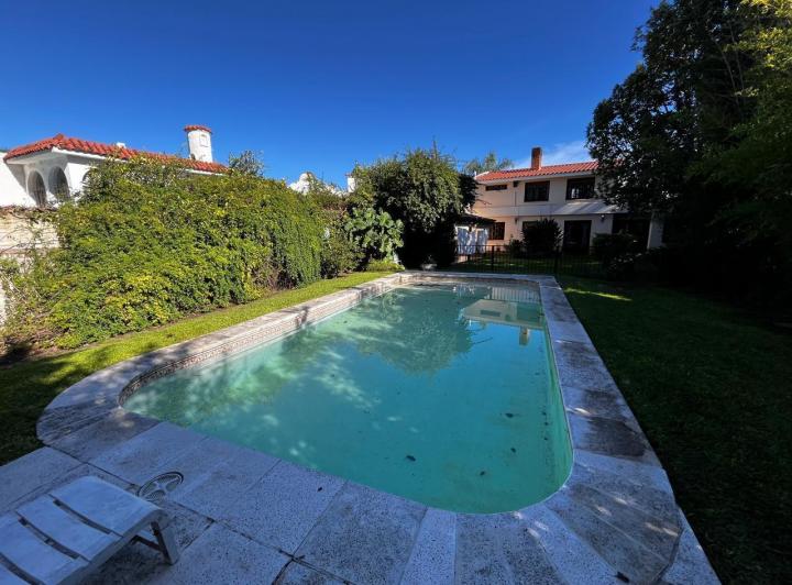 Casa · 321m² · 3 Dormitorios · 2 Cocheras