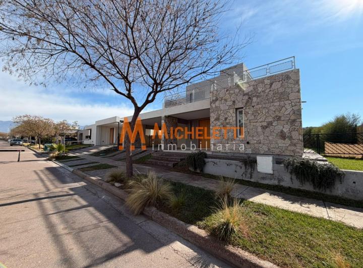 Casa · 300m²