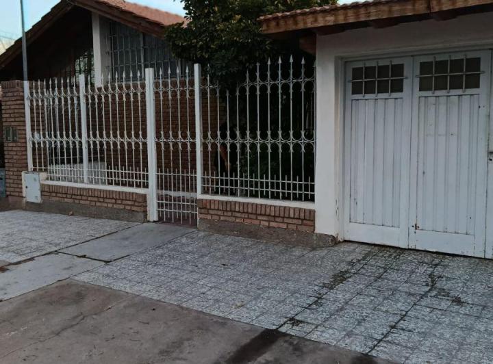 Casa · 120m² · 6 Ambientes · 2 Cocheras