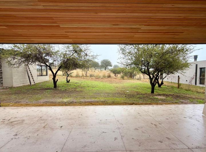 Casa · 400m² · 7 Ambientes · 2 Cocheras