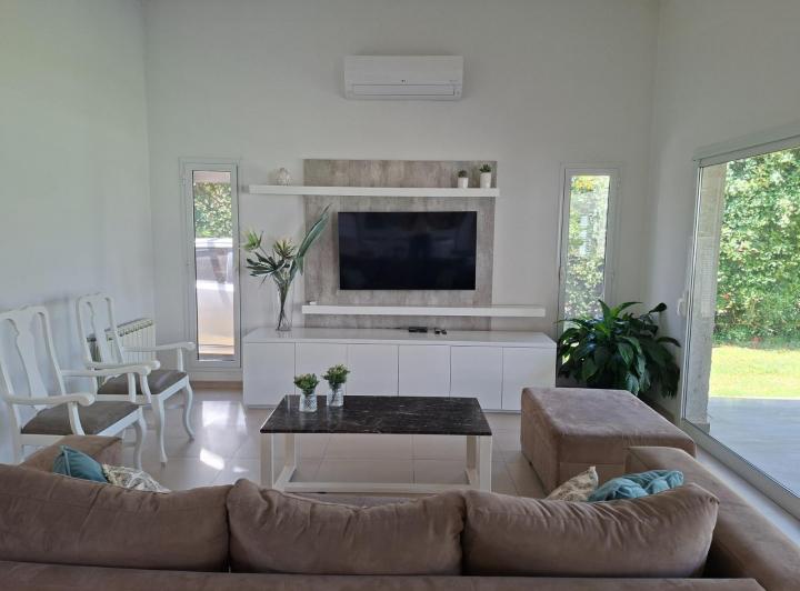 Casa · 296m² · 5 Ambientes · 2 Cocheras