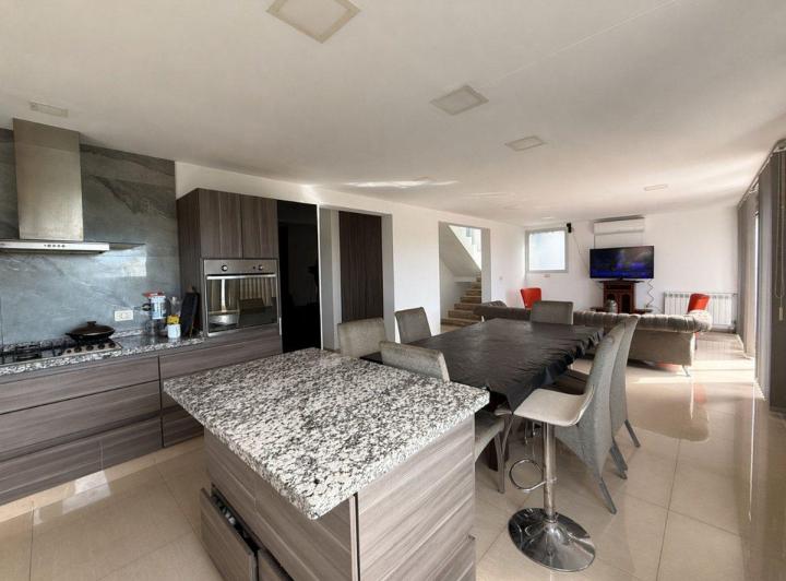 Casa · 268m² · 5 Ambientes · 2 Cocheras