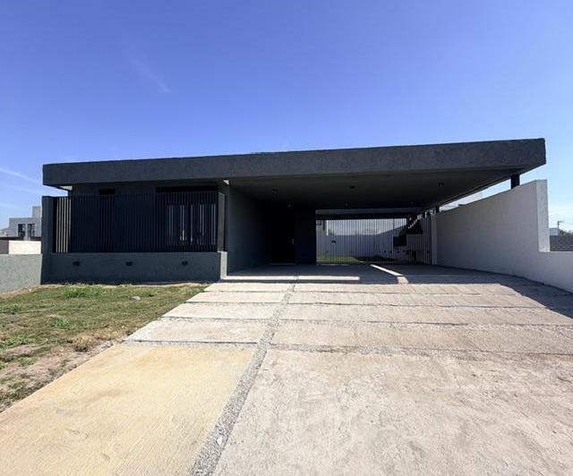 Casa · 203m² · 6 Ambientes · 3 Cocheras