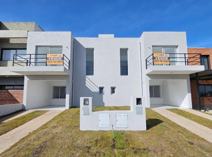 Casa · 120m² · 4 Ambientes · 2 Cocheras