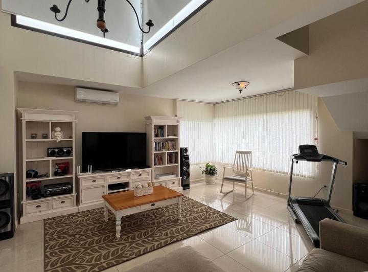 Casa · 447m² · 8 Ambientes · 2 Cocheras