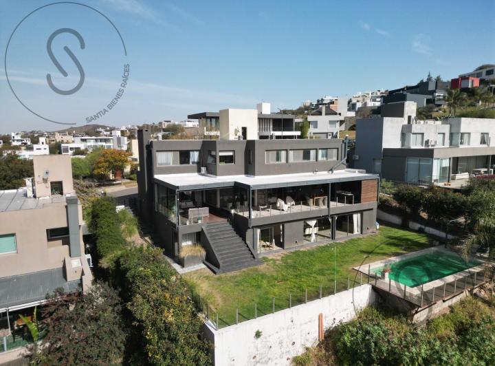 Casa · 450m² · 6 Ambientes · 6 Cocheras