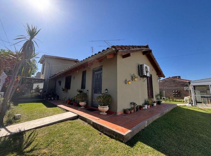 Casa · 430m² · 6 Ambientes · 2 Cocheras