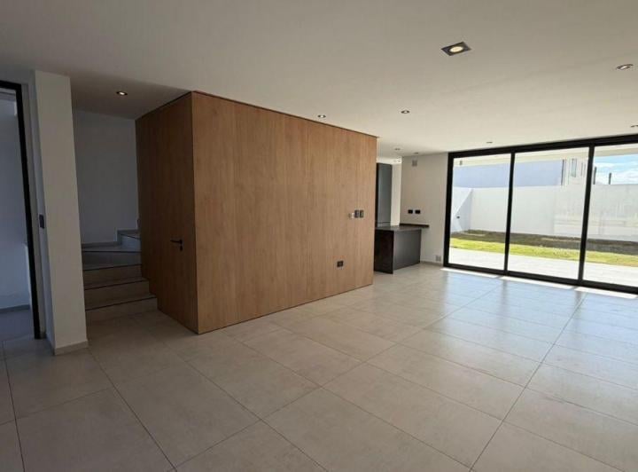 Casa · 172m² · 4 Ambientes · 2 Cocheras