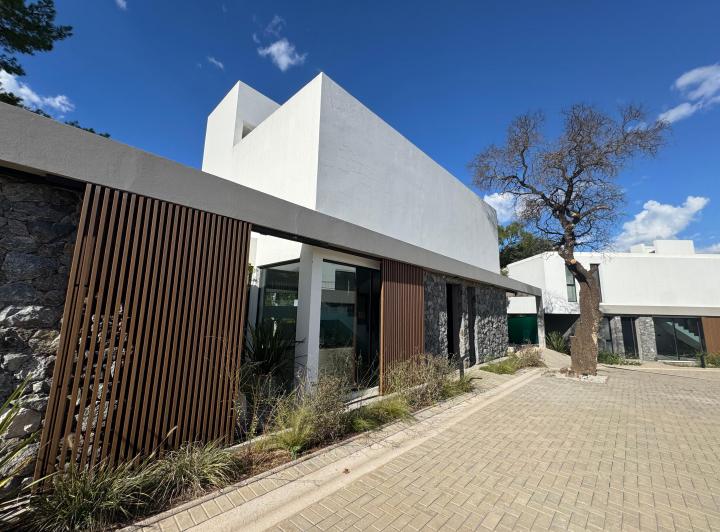 Casa · 225m² · 4 Ambientes · 2 Cocheras