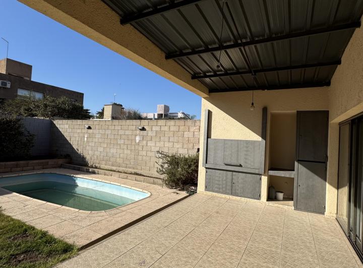 Casa · 170m² · 4 Ambientes · 1 Cochera