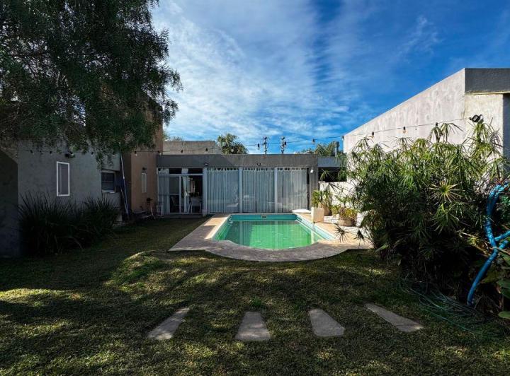 Casa · 280m² · 6 Ambientes · 2 Cocheras