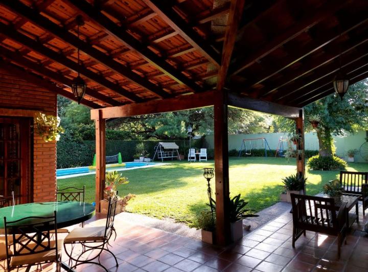 Casa · 320m² · 6 Ambientes · 2 Cocheras