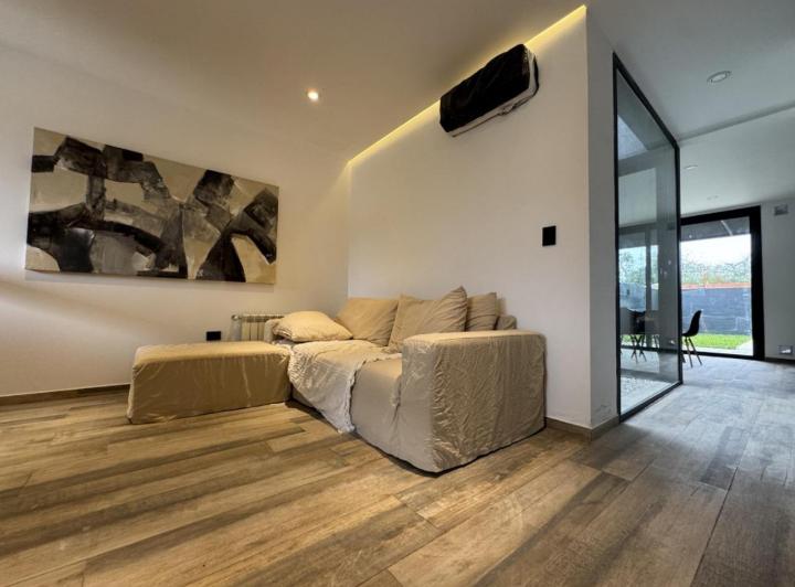 Casa · 160m² · 6 Ambientes · 2 Cocheras