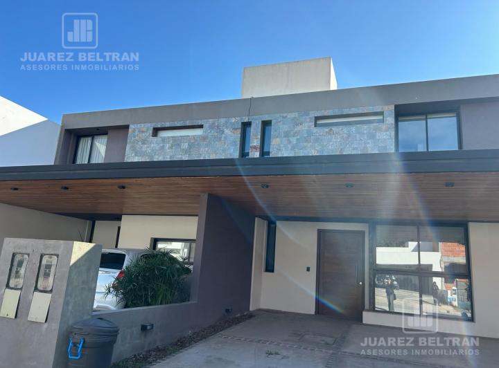 Casa · 194m² · 6 Ambientes · 2 Cocheras