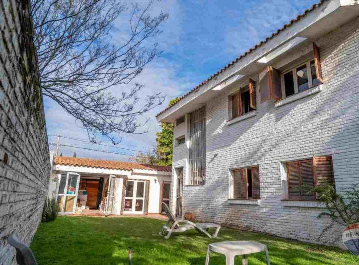Casa · 322m² · 6 Ambientes · 1 Cochera