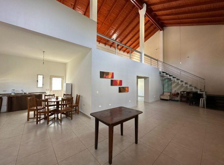 Casa · 230m² · 8 Ambientes