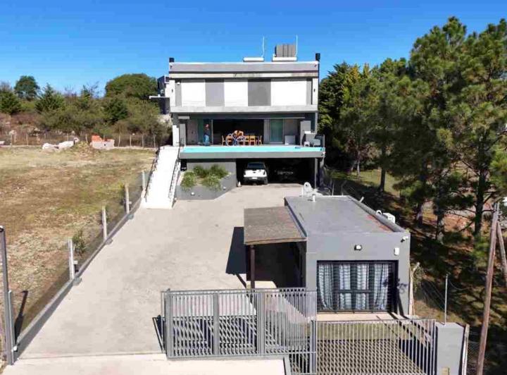 Casa · 460m² · 7 Ambientes · 6 Cocheras