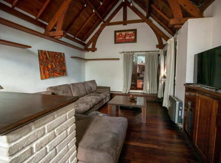 Casa · 290m² · 6 Ambientes · 1 Cochera