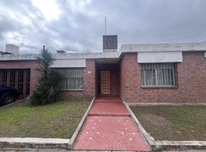 Casa · 204m² · 3 Dormitorios · 2 Cocheras