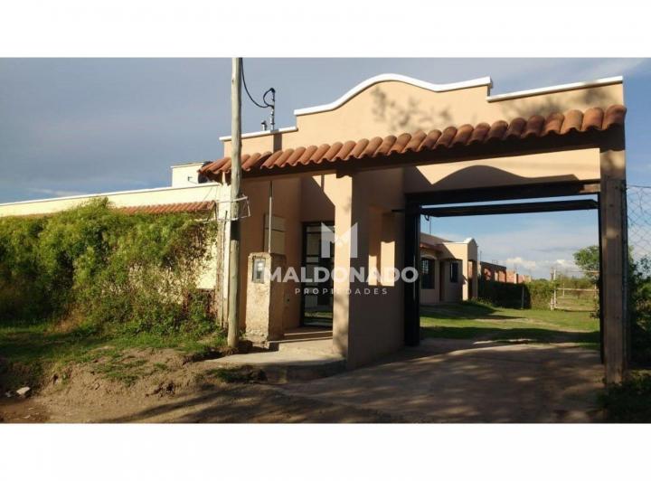 Casa · 2740m² · 8 Ambientes · 1 Cochera