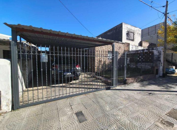 Casa · 140m² · 6 Ambientes · 2 Cocheras