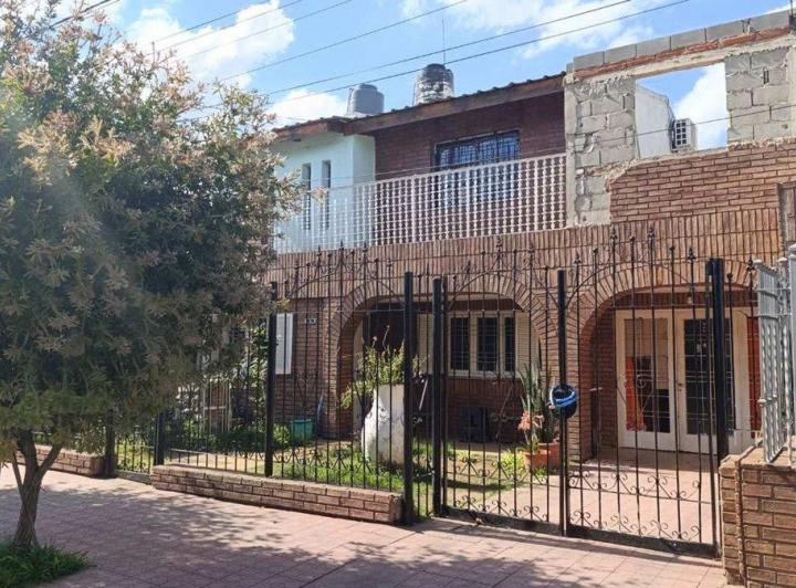 Casa · 263m² · 4 Ambientes · 1 Cochera