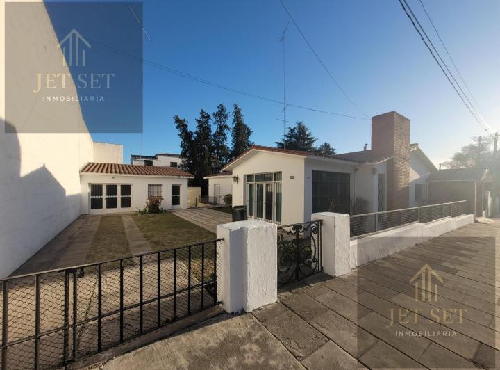 Casa · 304m² · 11 Ambientes · 2 Cocheras