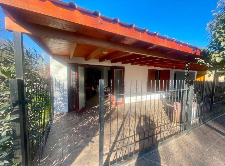 Casa · 213m² · 6 Ambientes · 1 Cochera