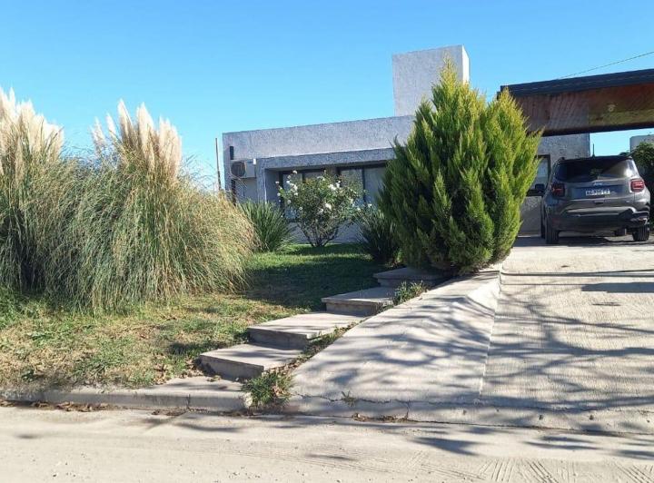 Casa · 100m² · 4 Ambientes · 1 Cochera