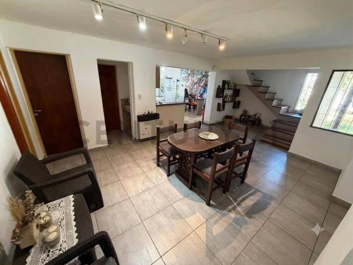 Casa · 188m² · 5 Ambientes · 4 Cocheras