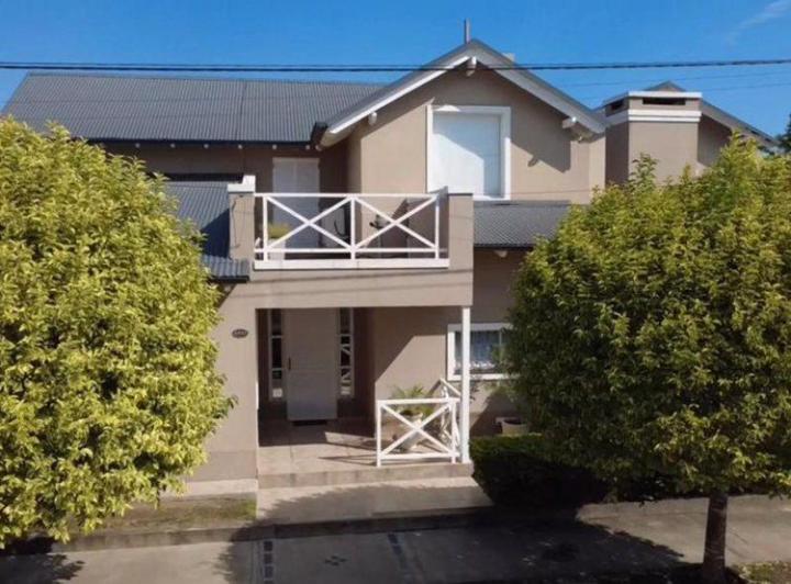 Casa · 299m² · 7 Ambientes · 1 Cochera