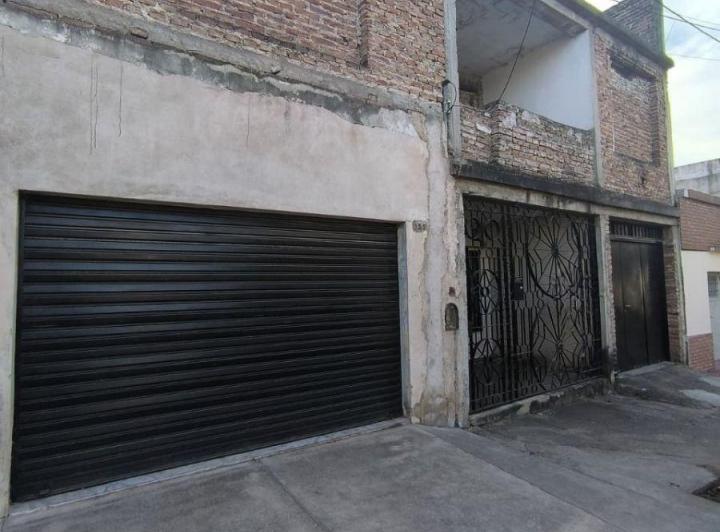 Casa · 145m² · 10 Ambientes · 2 Cocheras