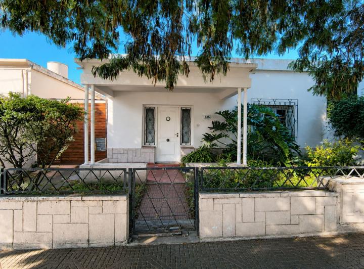 Casa · 220m² · 6 Ambientes · 3 Cocheras