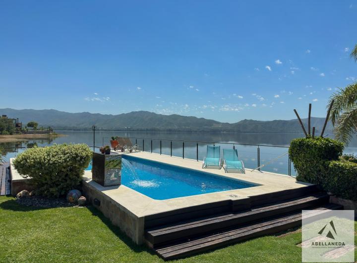Casa · 390m² · 6 Ambientes · 2 Cocheras
