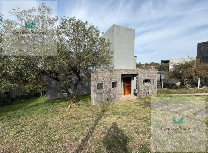 Casa · 320m² · 6 Ambientes · 2 Cocheras