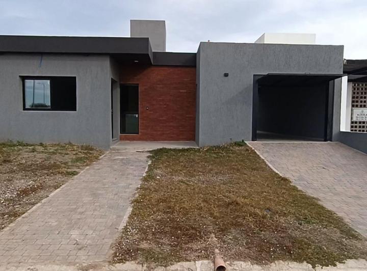 Casa · 136m² · 4 Ambientes · 2 Cocheras