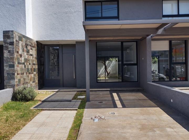Casa · 145m² · 6 Ambientes · 2 Cocheras