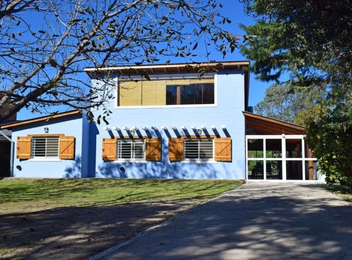 Casa · 217m² · 5 Ambientes · 2 Cocheras