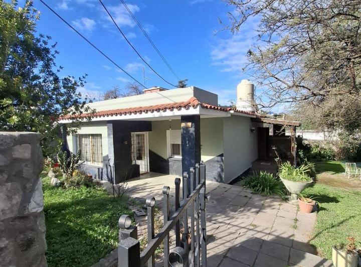 Casa · 1m² · 4 Ambientes · 1 Cochera