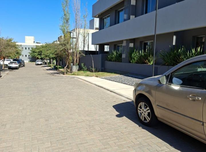 Casa · 200m² · 3 Dormitorios · 2 Cocheras