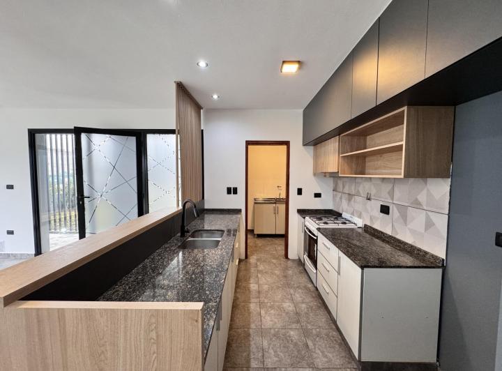 Casa · 250m² · 3 Ambientes · 1 Cochera