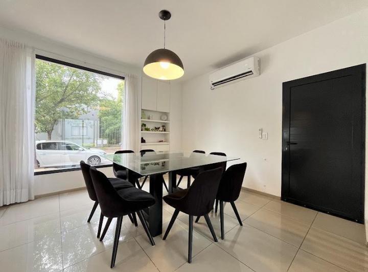 Casa · 190m² · 5 Ambientes · 2 Cocheras