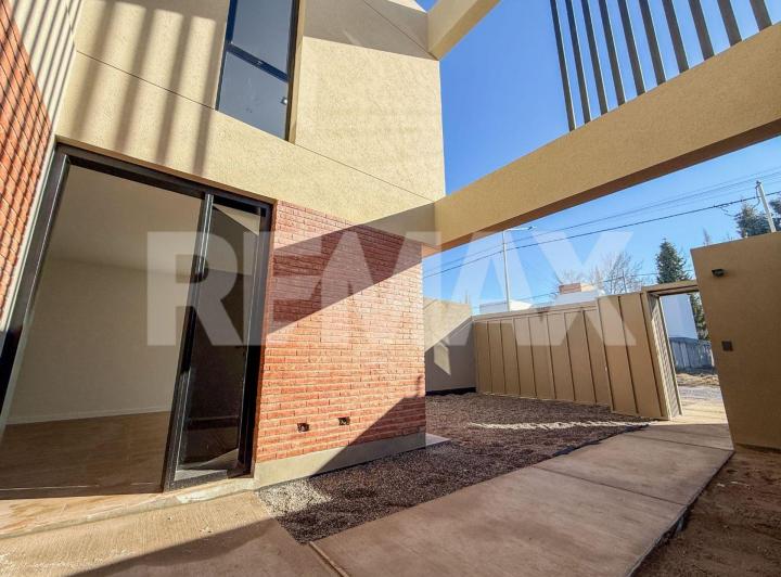 Casa · 120m² · 4 Ambientes · 2 Cocheras