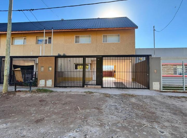 Casa · 110m² · 5 Ambientes · 2 Cocheras