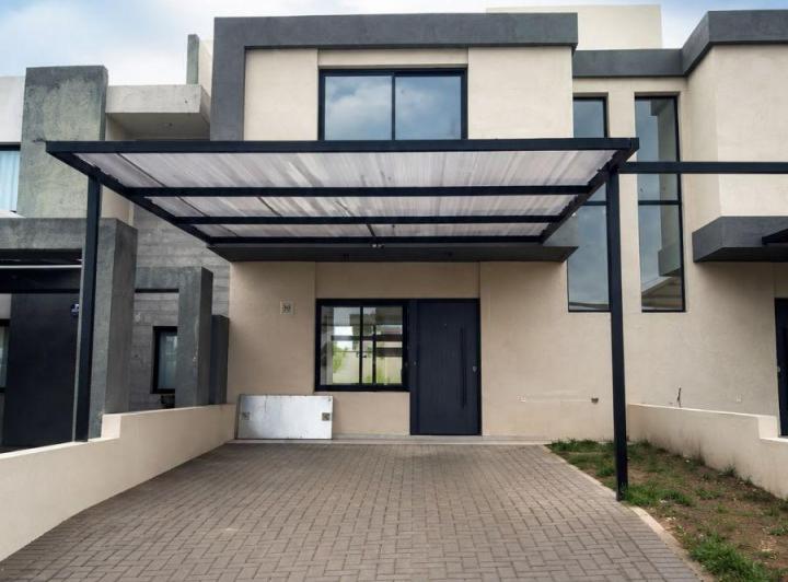 Casa · 150m² · 5 Ambientes · 2 Cocheras