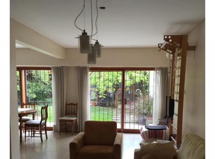 Casa · 250m² · 8 Ambientes · 1 Cochera