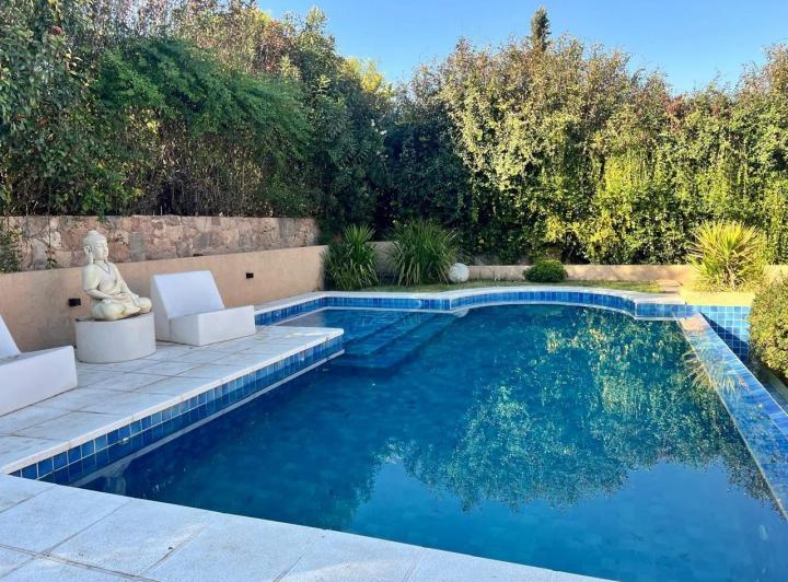 Casa · 380m² · 8 Ambientes