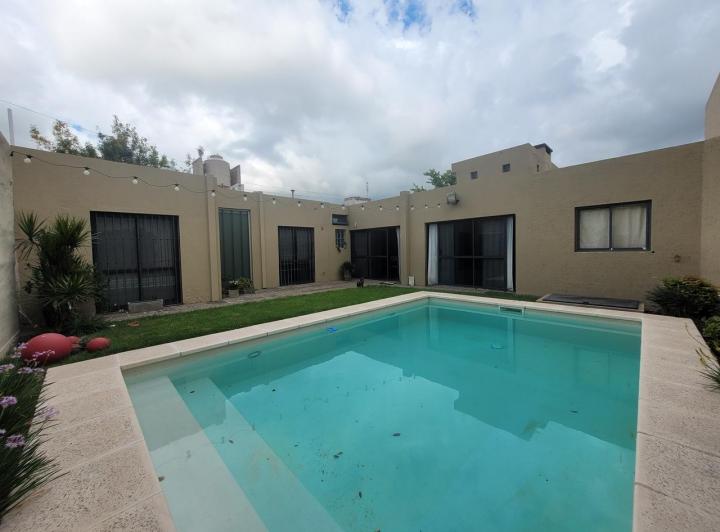 Casa · 170m² · 5 Ambientes · 2 Cocheras