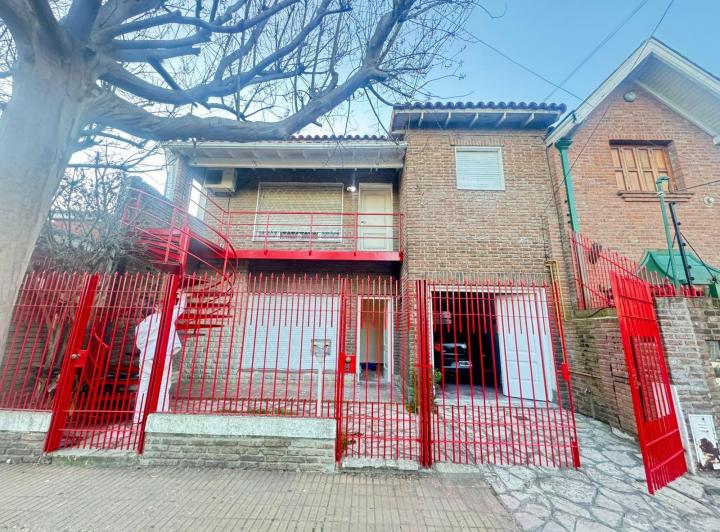 PH · 221m² · 6 Ambientes · 1 Cochera