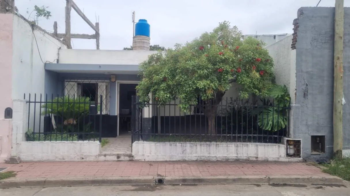 CASA EN VENTA BARRIO TALLERES OESTE a metros de Avenida Alem